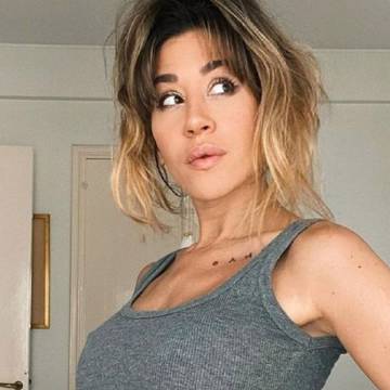 Con un arriesgado Top, Jimena Barón le hizo frente al otoño